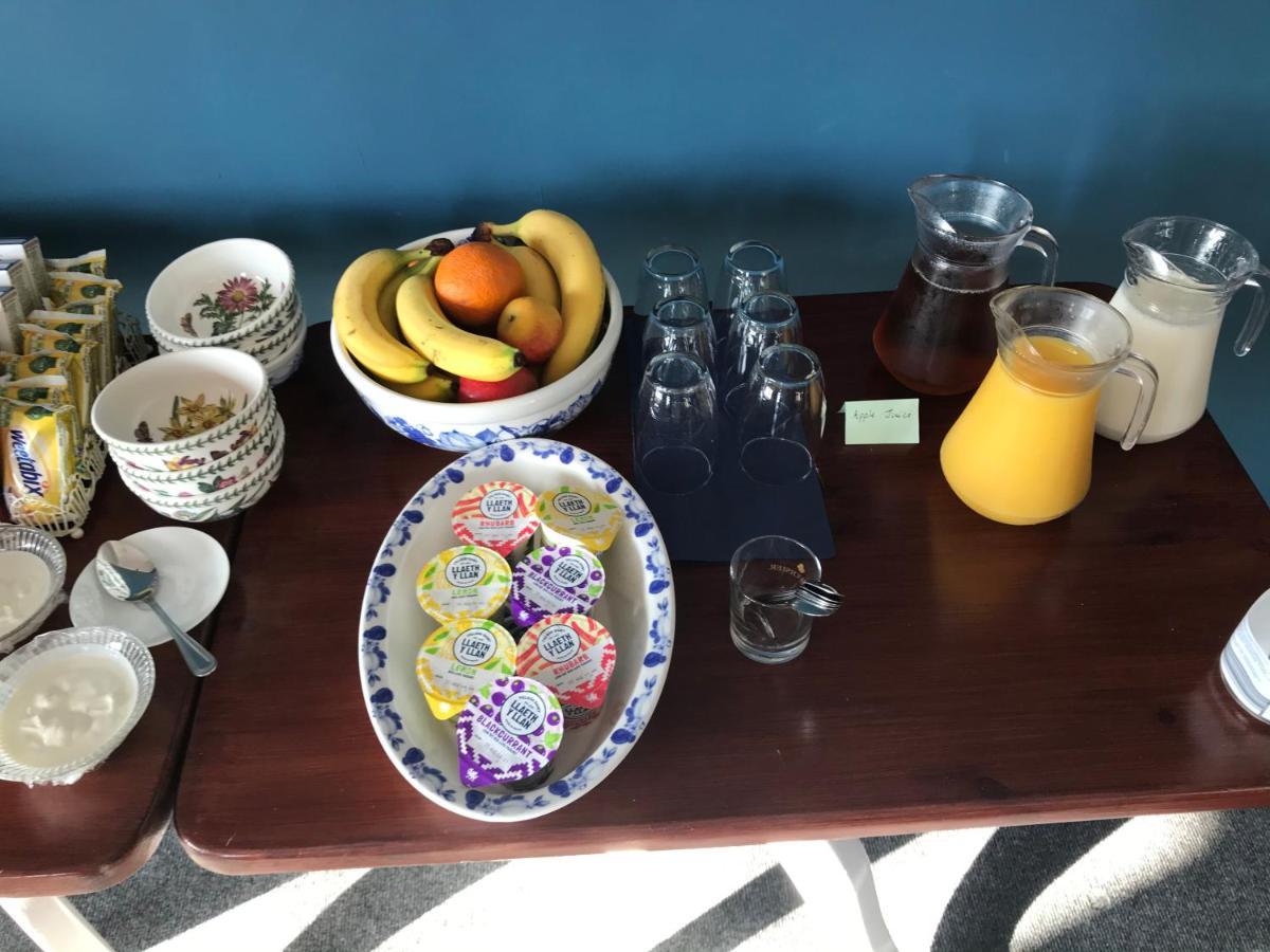 Y Llew Coch Bed & Breakfast Конуи Екстериор снимка