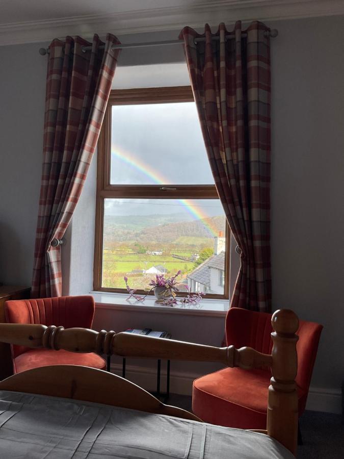 Y Llew Coch Bed & Breakfast Конуи Екстериор снимка