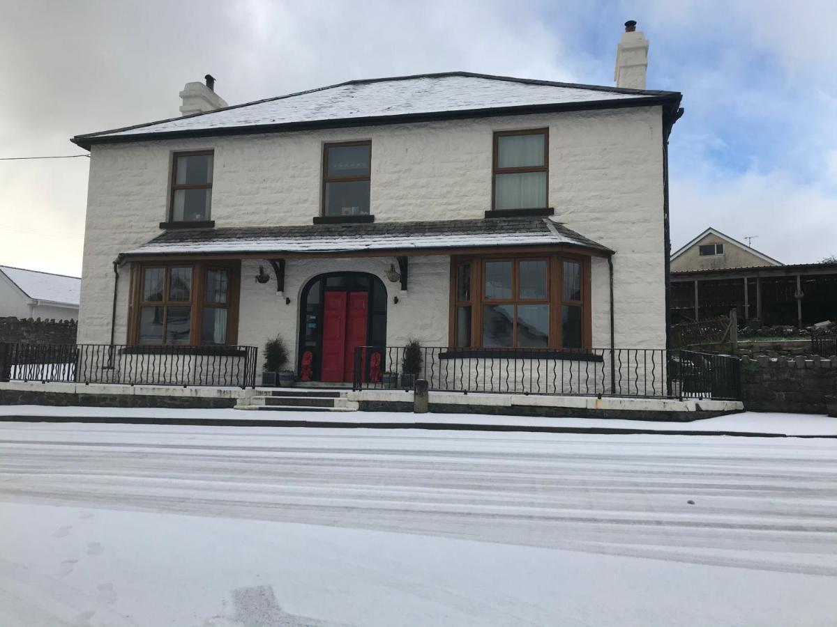 Y Llew Coch Bed & Breakfast Конуи Екстериор снимка