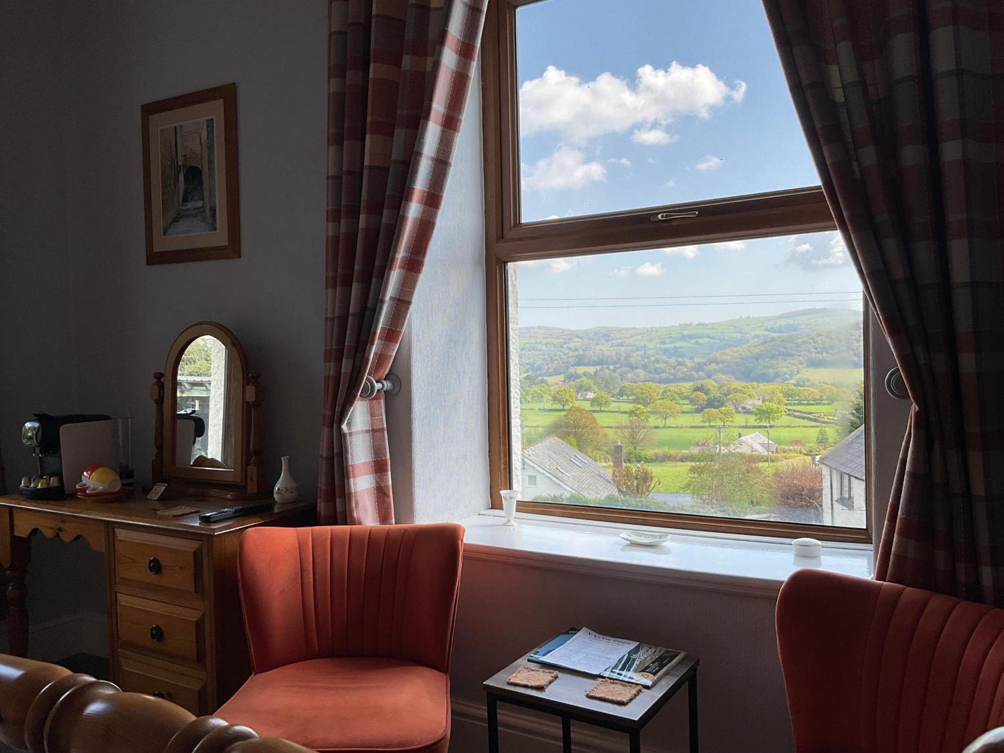 Y Llew Coch Bed & Breakfast Конуи Екстериор снимка