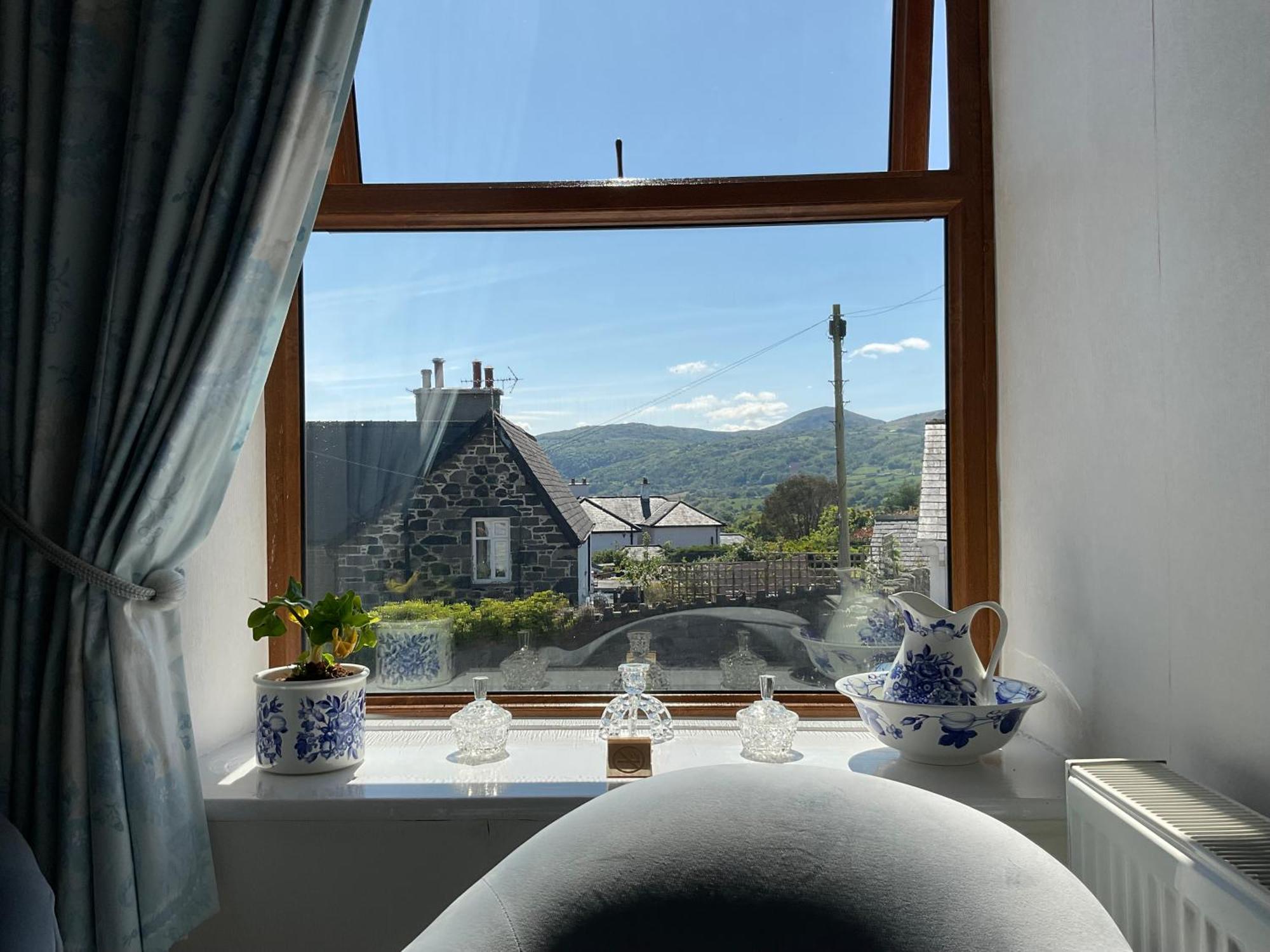 Y Llew Coch Bed & Breakfast Конуи Екстериор снимка